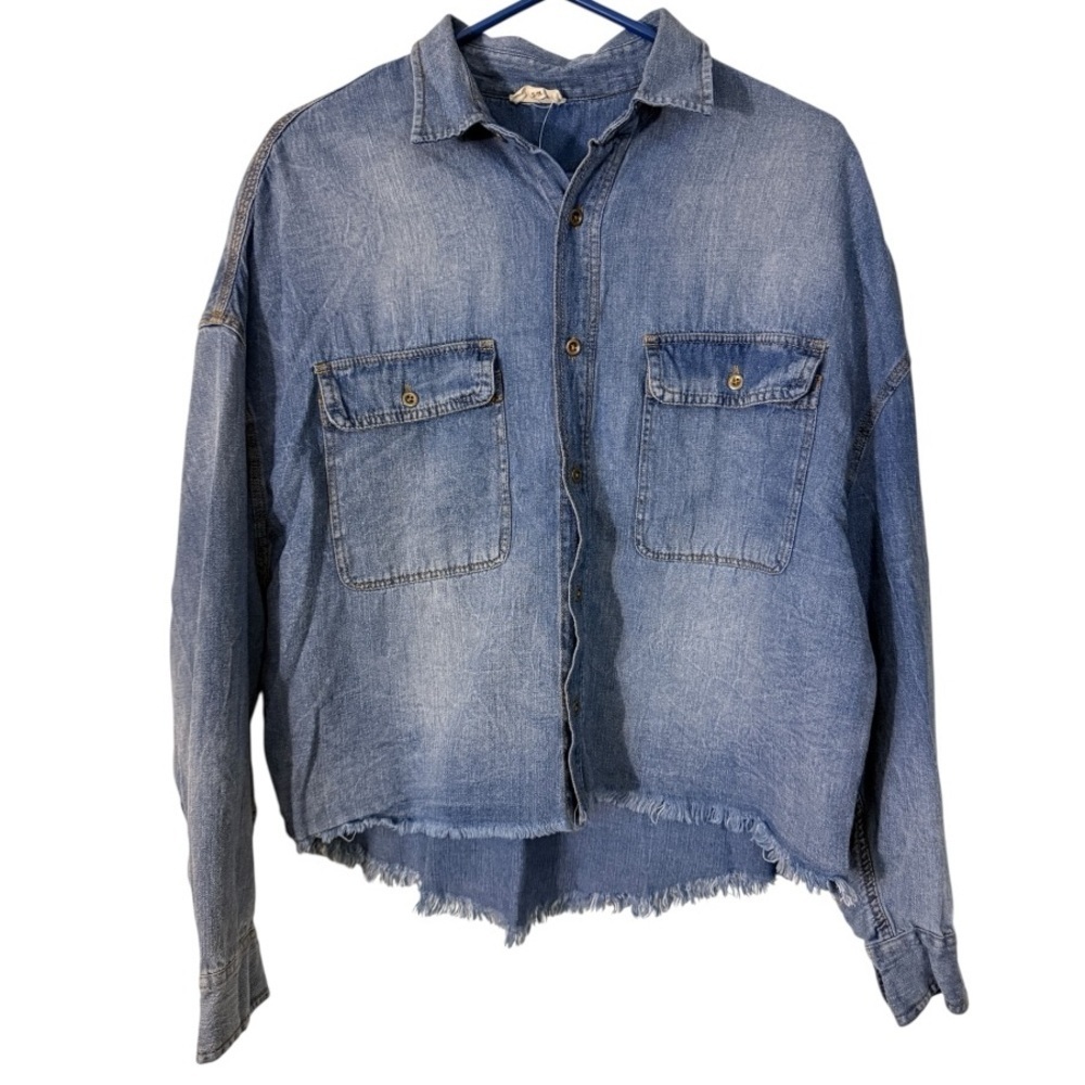 🌺Aaron & Amber Fringe Hem Denim Shirt